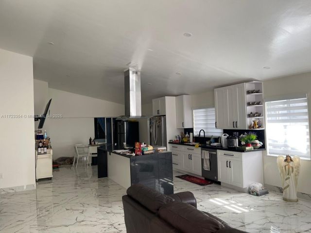 Продажа дома по адресу 981 NW 134th Ave - фото 6237622