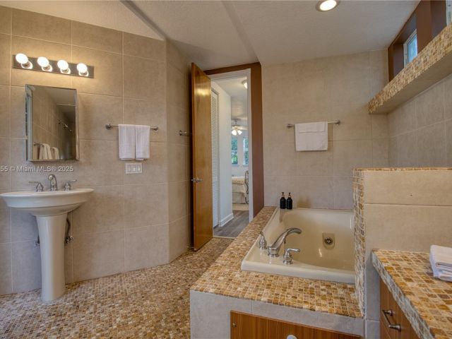 Дом в аренду по адресу 2200 Lincoln Ave - фото 5840536