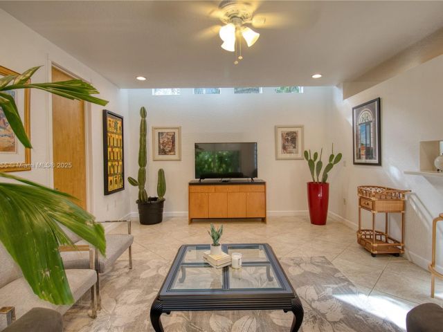 Дом в аренду по адресу 2200 Lincoln Ave - фото 5840541