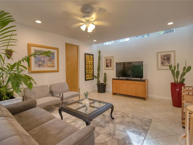 Дом в аренду по адресу 2200 Lincoln Ave - фото 5840542