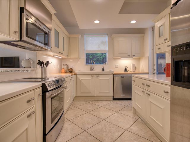 Дом в аренду по адресу 2200 Lincoln Ave - фото 5840544