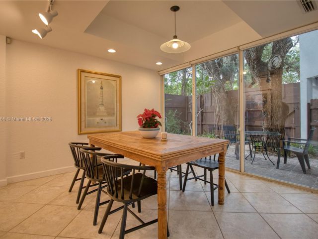 Дом в аренду по адресу 2200 Lincoln Ave - фото 5840546