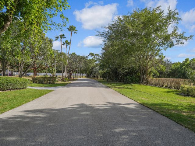 Продажа дома по адресу 330 Glenwood Drive - фото 5793293