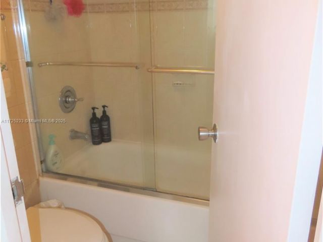 Квартира в аренду номер1011 - фото 5682215