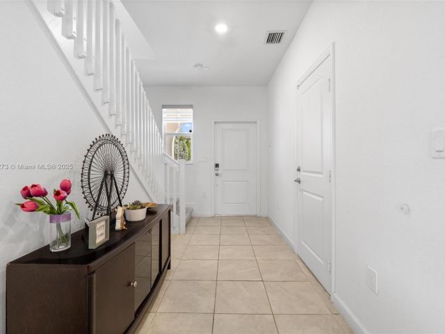 Продажа дома по адресу 2357 NW 130th St - фото 5844661