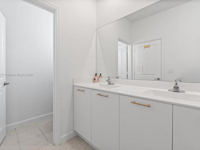 Продажа дома по адресу 2357 NW 130th St - фото 5844663