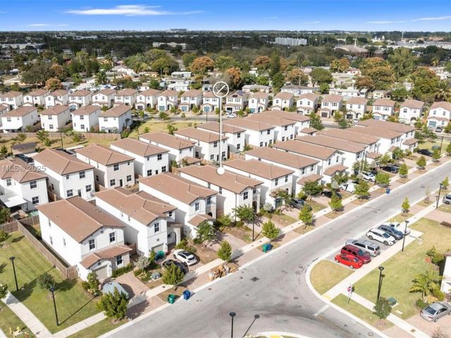 Продажа дома по адресу 2357 NW 130th St - фото 5844666