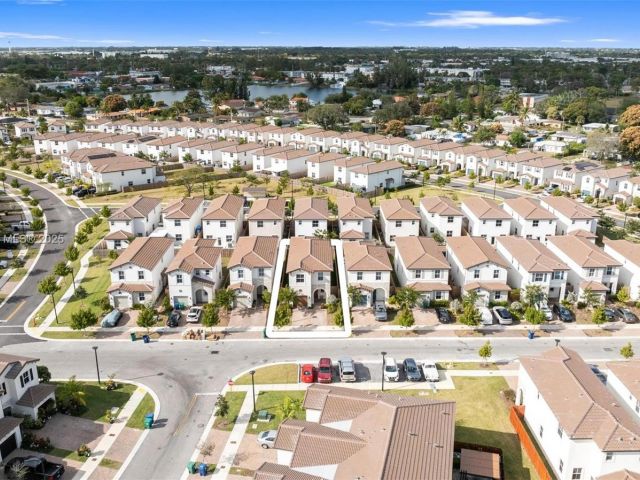 Продажа дома по адресу 2357 NW 130th St - фото 5844667