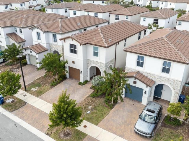 Продажа дома по адресу 2357 NW 130th St - фото 5844671