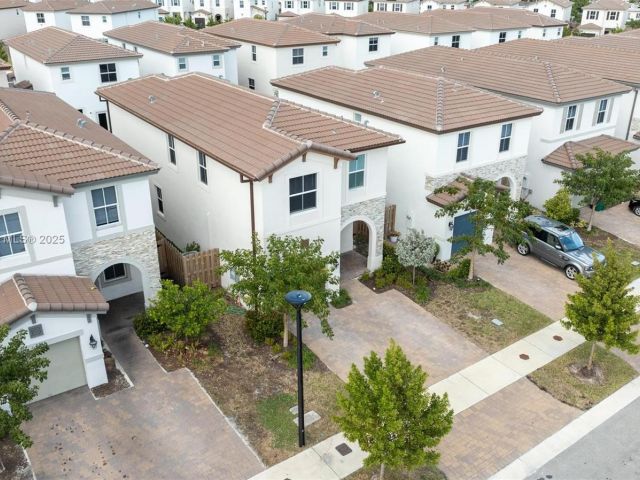 Продажа дома по адресу 2357 NW 130th St - фото 5844676