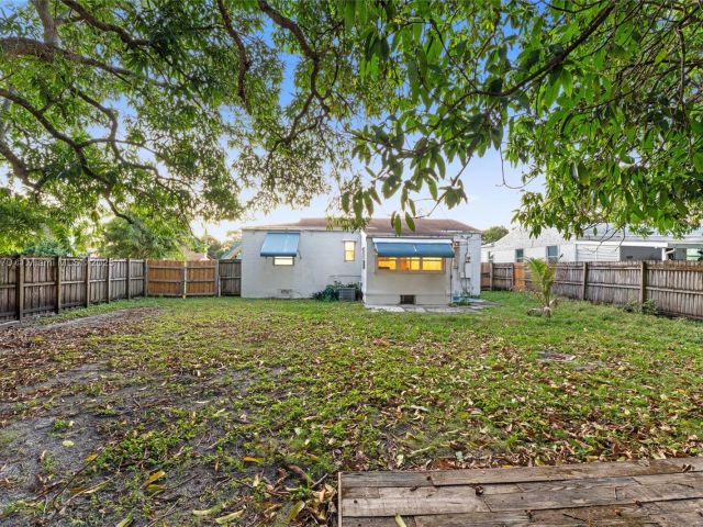 Продажа дома по адресу 4101 NW 11th Ct - фото 6054601