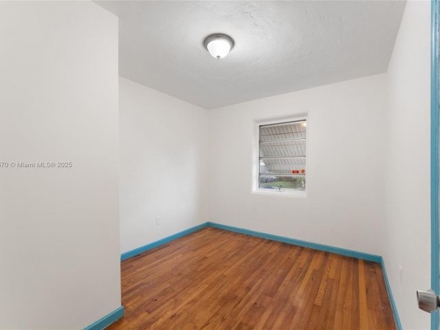 Продажа дома по адресу 4101 NW 11th Ct - фото 6054607