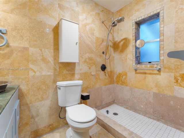 Продажа дома по адресу 4101 NW 11th Ct - фото 6054608