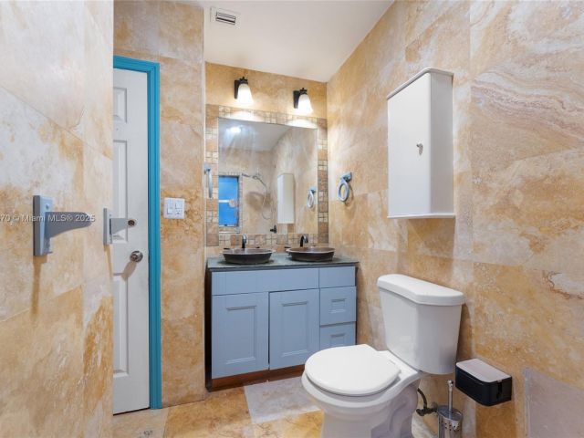 Продажа дома по адресу 4101 NW 11th Ct - фото 6054609