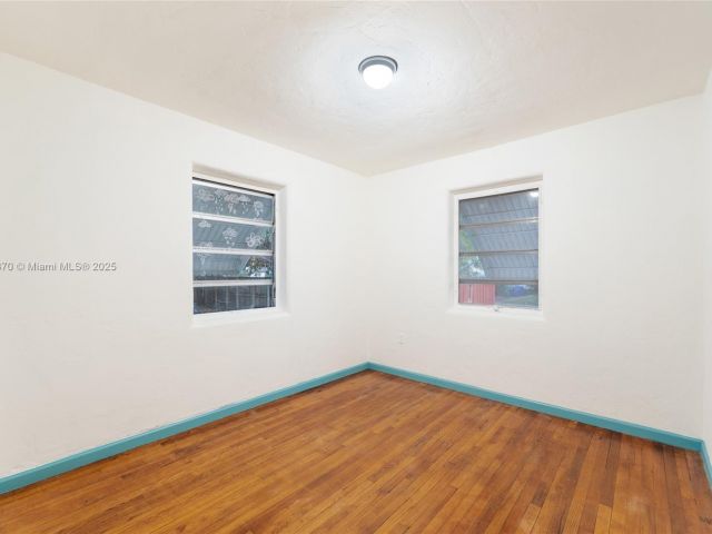 Продажа дома по адресу 4101 NW 11th Ct - фото 6054610