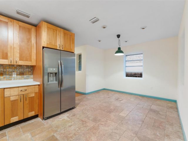 Продажа дома по адресу 4101 NW 11th Ct - фото 6054611