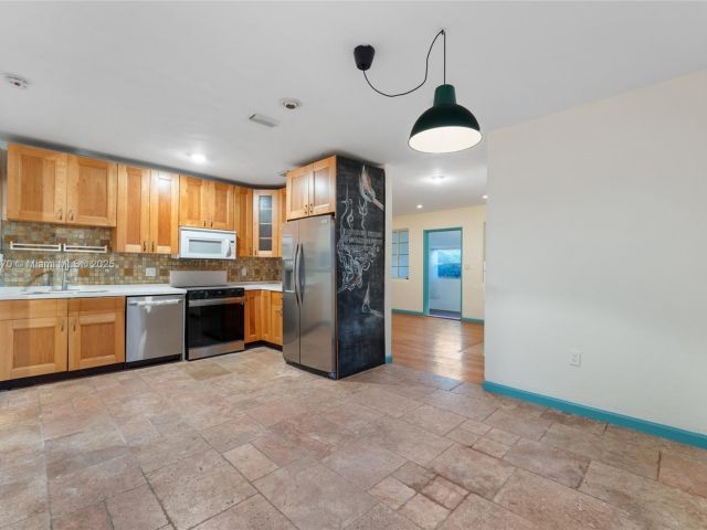 Продажа дома по адресу 4101 NW 11th Ct - фото 6054612