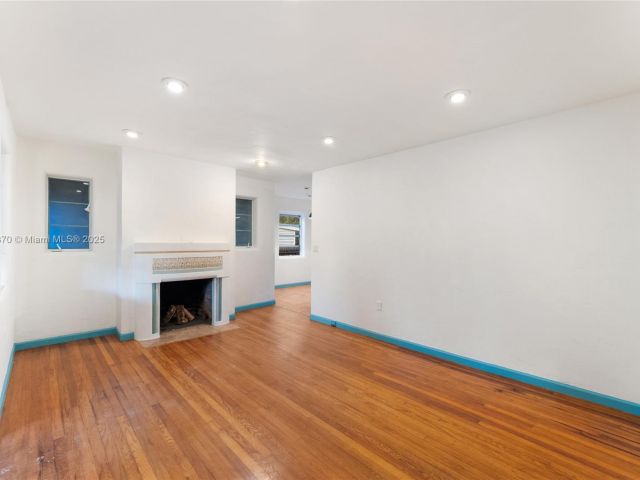 Продажа дома по адресу 4101 NW 11th Ct - фото 6054614