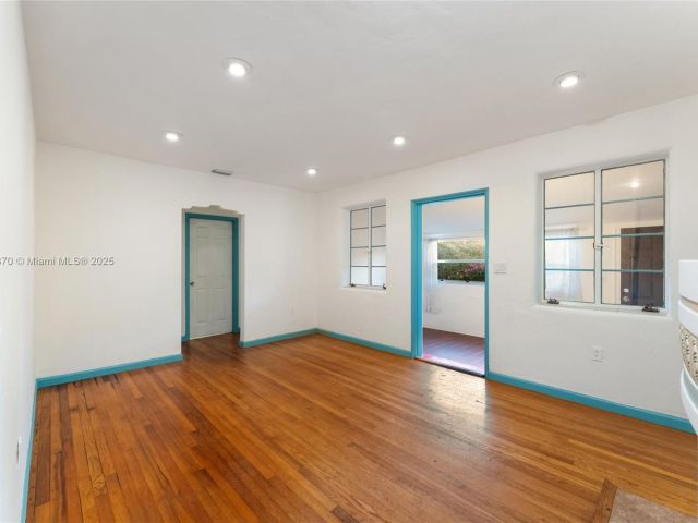 Продажа дома по адресу 4101 NW 11th Ct - фото 6054615