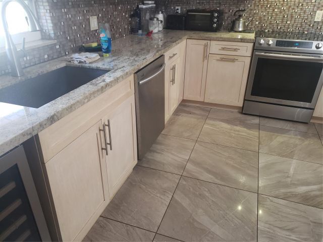 Продажа дома по адресу 19421 NW 18th Ct - фото 5746480