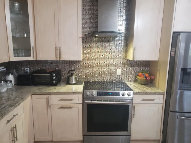 Продажа дома по адресу 19421 NW 18th Ct - фото 5746482