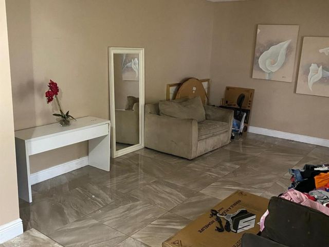 Продажа дома по адресу 19421 NW 18th Ct - фото 5746485