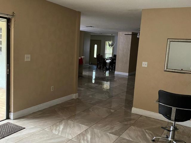 Продажа дома по адресу 19421 NW 18th Ct - фото 5746487