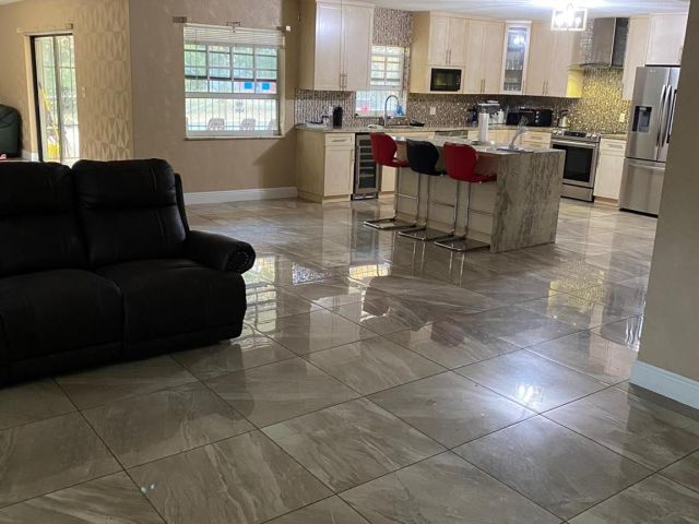 Продажа дома по адресу 19421 NW 18th Ct - фото 5746489