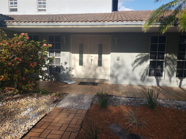 Продажа дома по адресу 19421 NW 18th Ct - фото 5746492