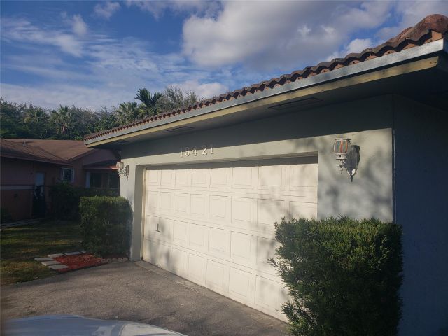 Продажа дома по адресу 19421 NW 18th Ct - фото 5746494