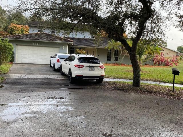 Продажа дома по адресу 19421 NW 18th Ct - фото 5746495