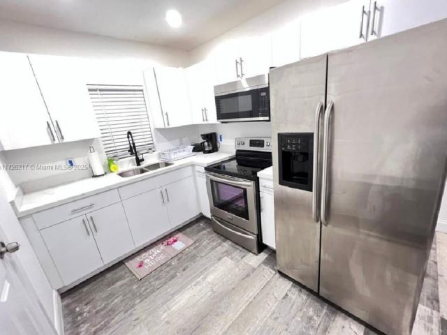 Продажа дома по адресу 1741 NW 68th Ter - фото 6851194