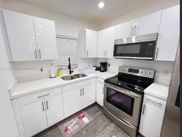 Продажа дома по адресу 1741 NW 68th Ter - фото 6851195