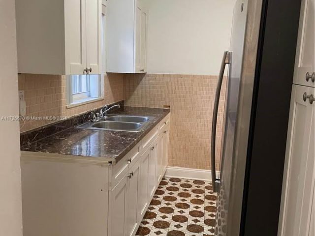 Продажа дома по адресу 1223 NE 181st St - фото 5581689