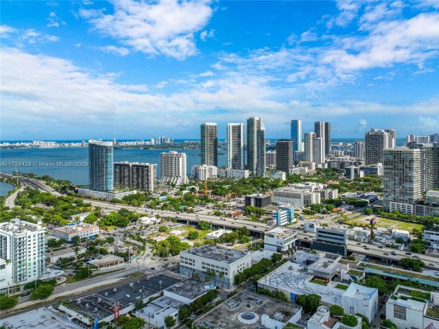 Продажа дома по адресу 133 NE 48th St - фото 5815849