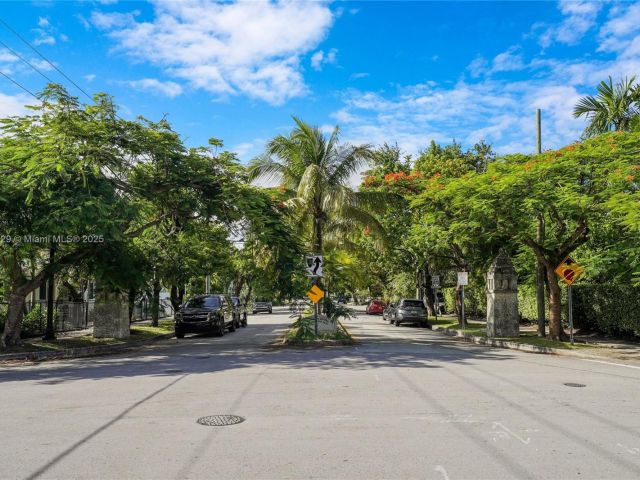 Продажа дома по адресу 133 NE 48th St - фото 5815850