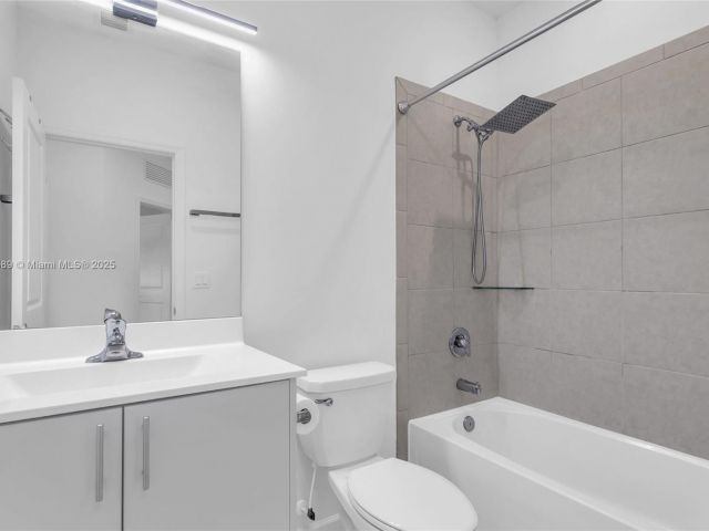 Продажа дома по адресу 274 SW 159th Pl - фото 5551121