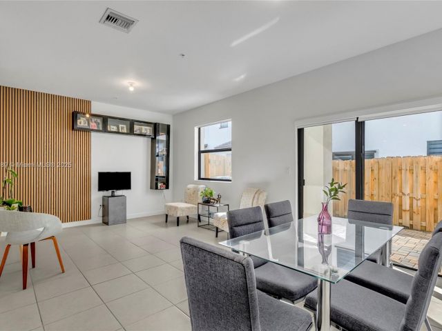 Продажа дома по адресу 274 SW 159th Pl - фото 5551130