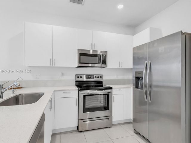 Продажа дома по адресу 274 SW 159th Pl - фото 5551133