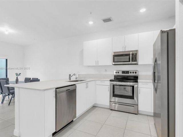 Продажа дома по адресу 274 SW 159th Pl - фото 5551134