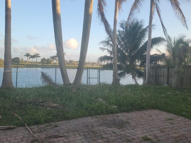 Продажа дома по адресу 571 SE 37th Pl - фото 5991748