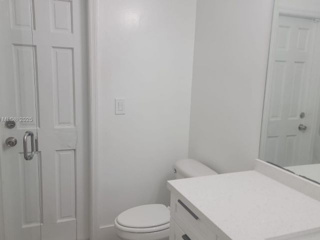 Продажа дома по адресу 571 SE 37th Pl - фото 5991750