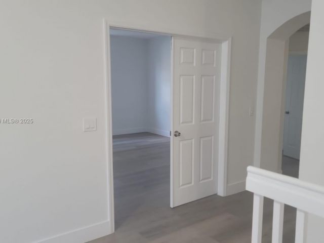 Продажа дома по адресу 571 SE 37th Pl - фото 5991754