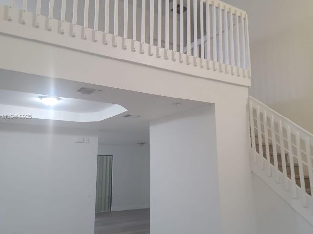 Продажа дома по адресу 571 SE 37th Pl - фото 5991757