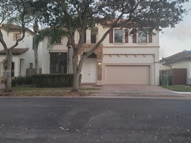 Продажа дома по адресу 571 SE 37th Pl - фото 5991761