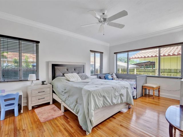 Продажа дома по адресу 3541 SW 23rd Ter - фото 5763508