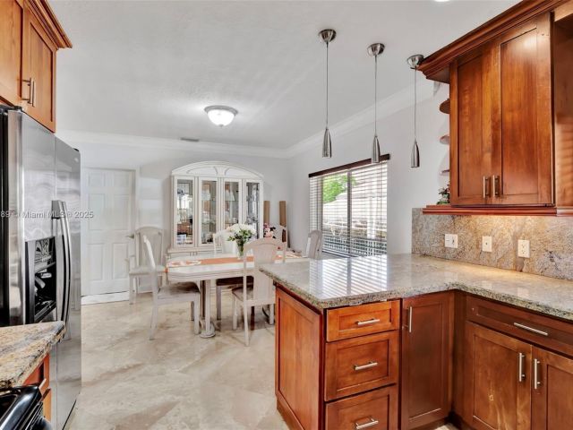 Продажа дома по адресу 3541 SW 23rd Ter - фото 5763513