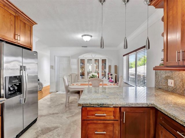 Продажа дома по адресу 3541 SW 23rd Ter - фото 5763517