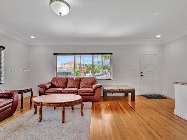 Продажа дома по адресу 3541 SW 23rd Ter - фото 5763518