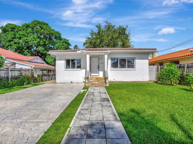 Продажа дома по адресу 3541 SW 23rd Ter - фото 5763521